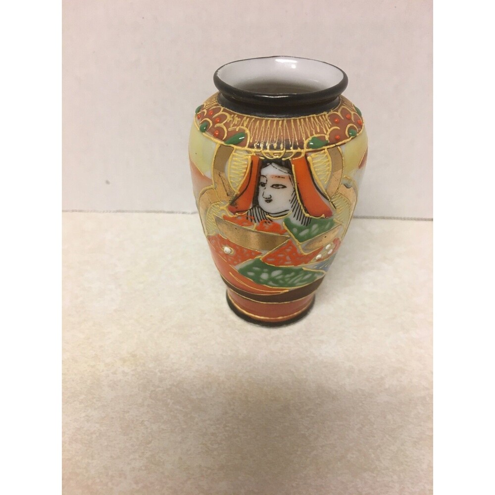 VINTAGE PORCELAIN MORIAGE SATSUMA MINI VASE LADY PRINCESS  HAND PAINTED JAPAN